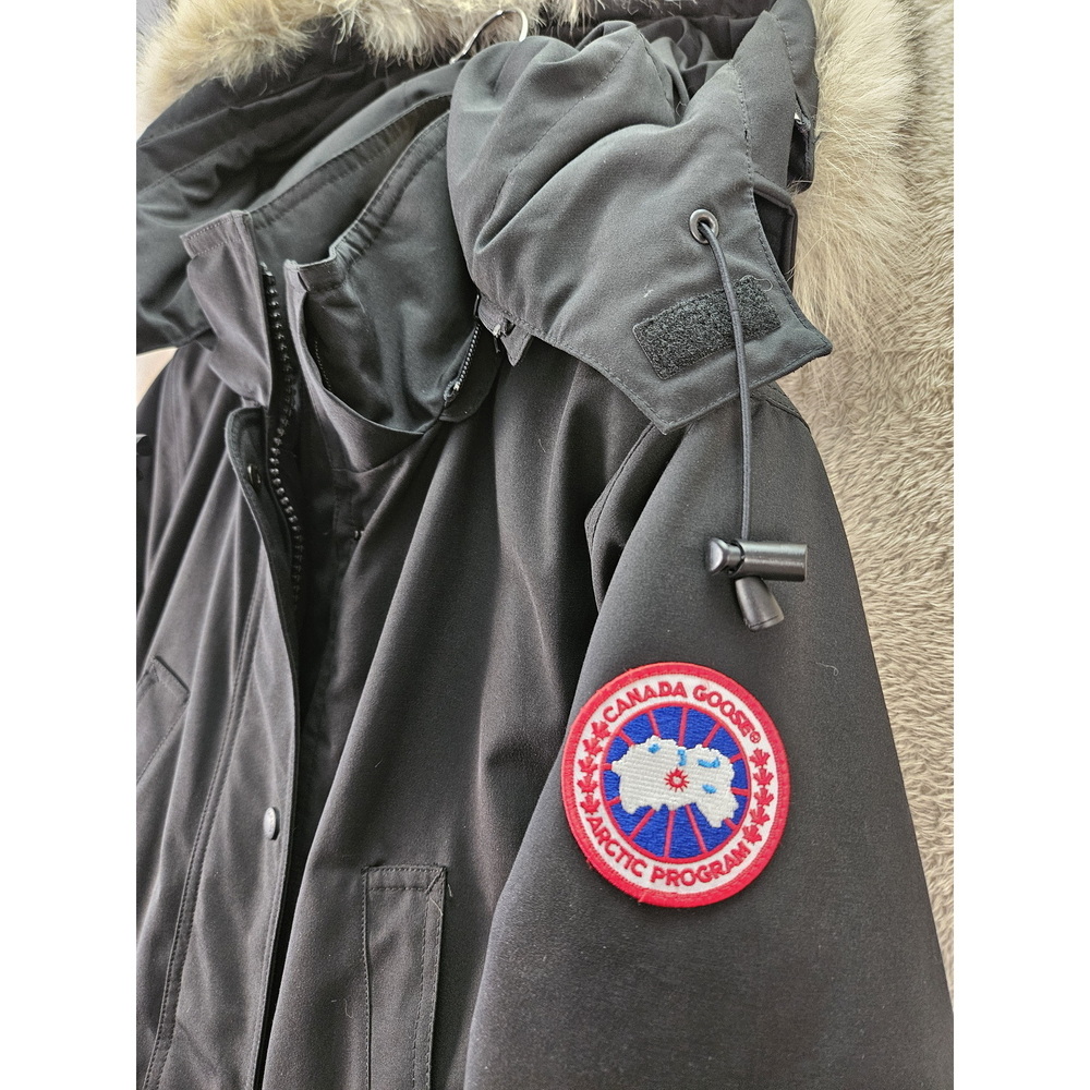 Canada Goose Down Jacket Parka Coyote Fur Hooded Women's Size S - Picture 2 of 10